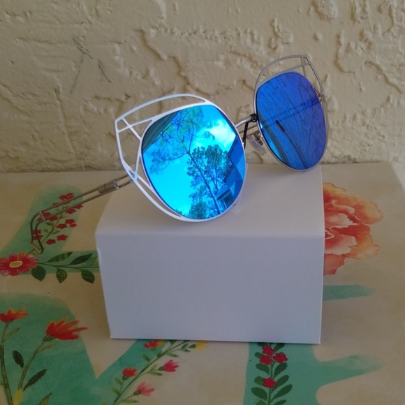 Accessories - 2019 CAT EYE STYLE MIRROR LENS WOMAN SUNGLASSES